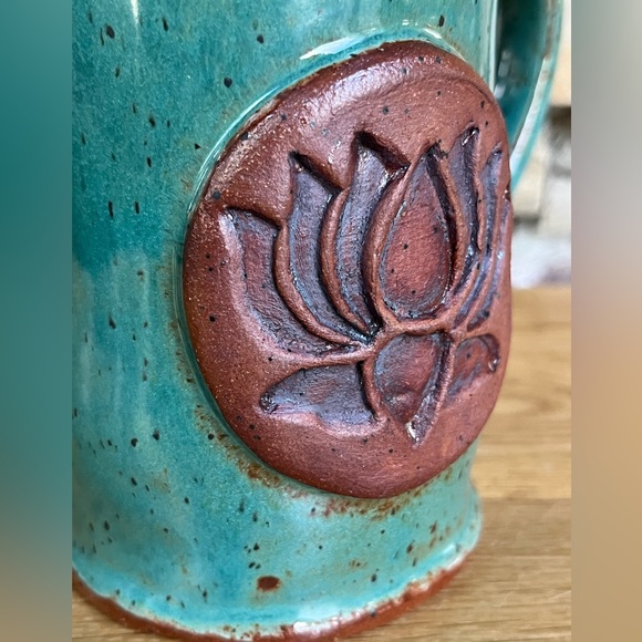 NEW Handcrafted Pottery Lotus Flower Mug Artisan Signed Hand Built Art Yoga 5" - Picture 3 of 9
